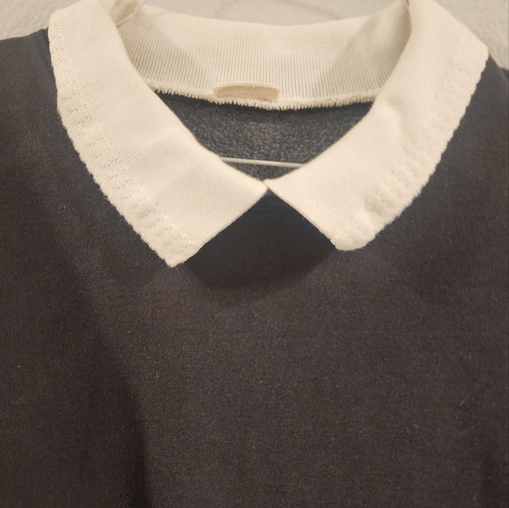 Classic Black Sweater with White Collar - Picture 3 of 5